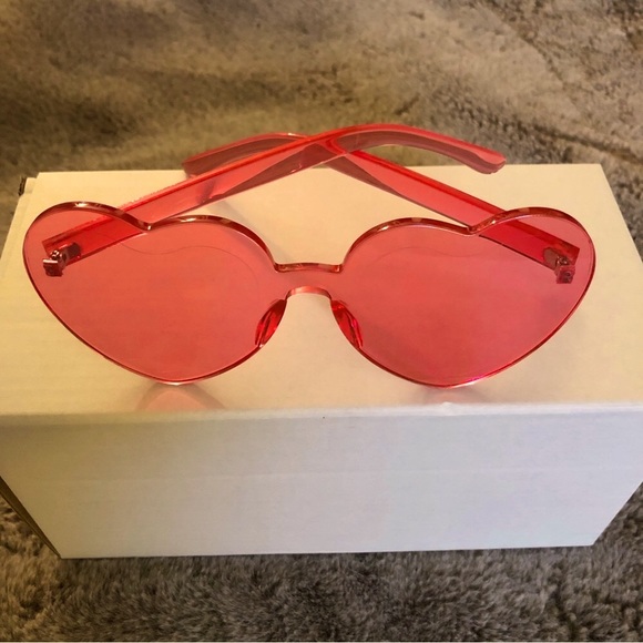 Pink Heart shaped sunglasses - Picture 6 of 6